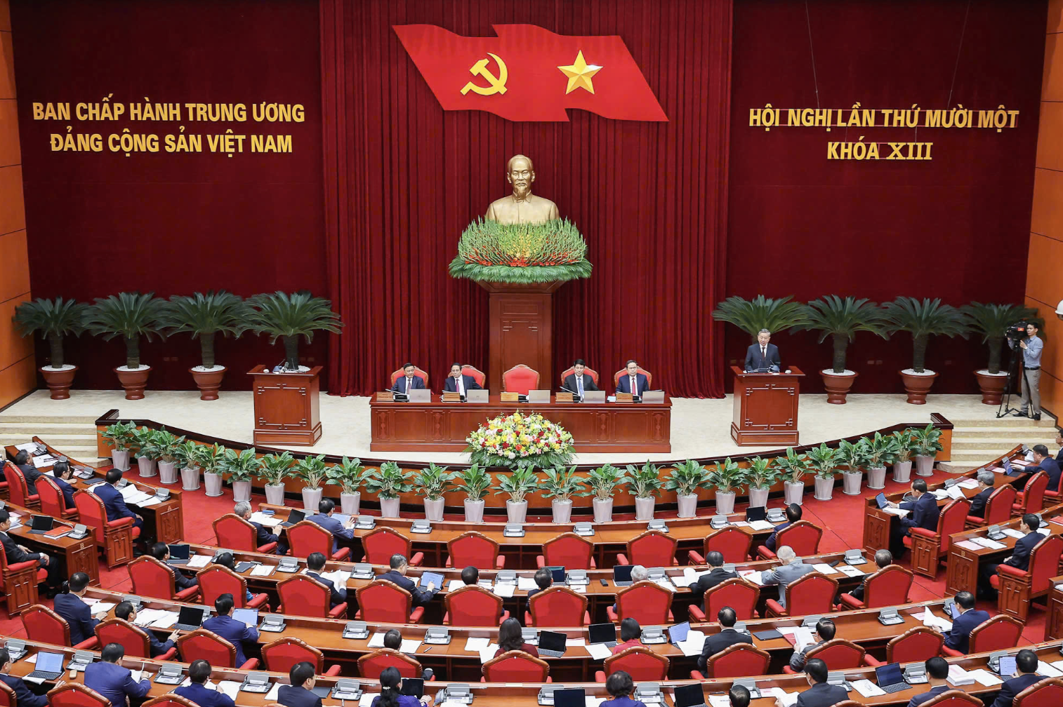 Trung ương thảo luận phương hướng công tác nhân sự Đại hội XIV và nhiều nội dung quan trọng
